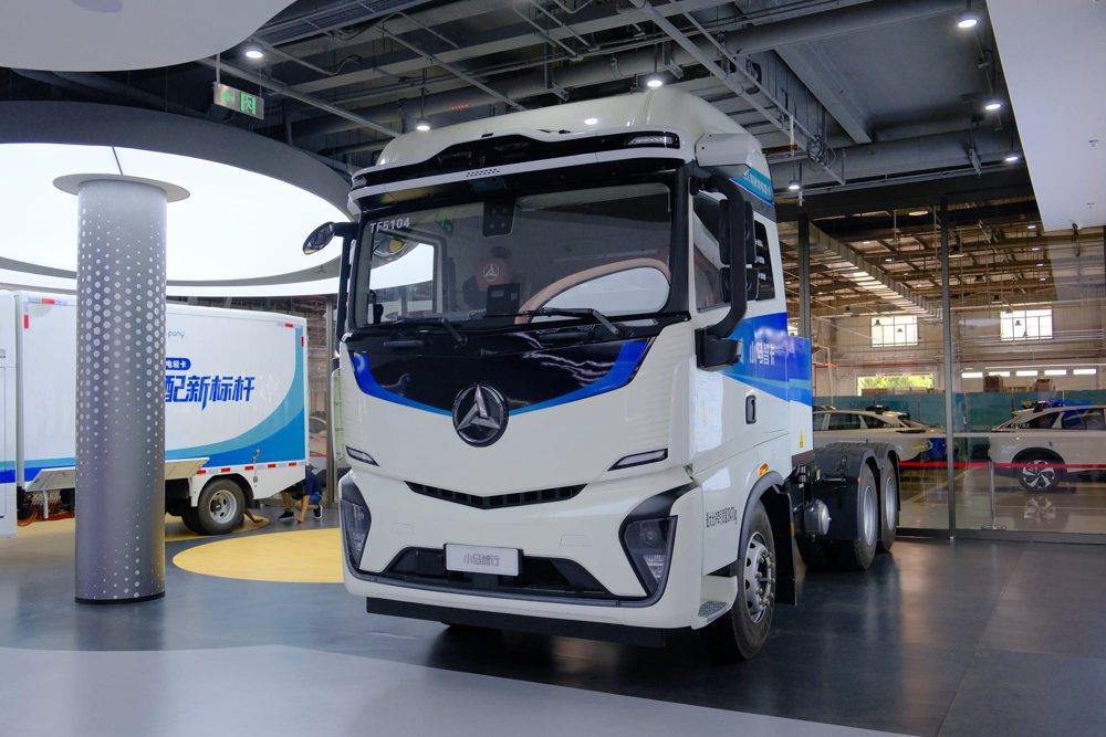 Pony.ai Gen-4 autonomous truck