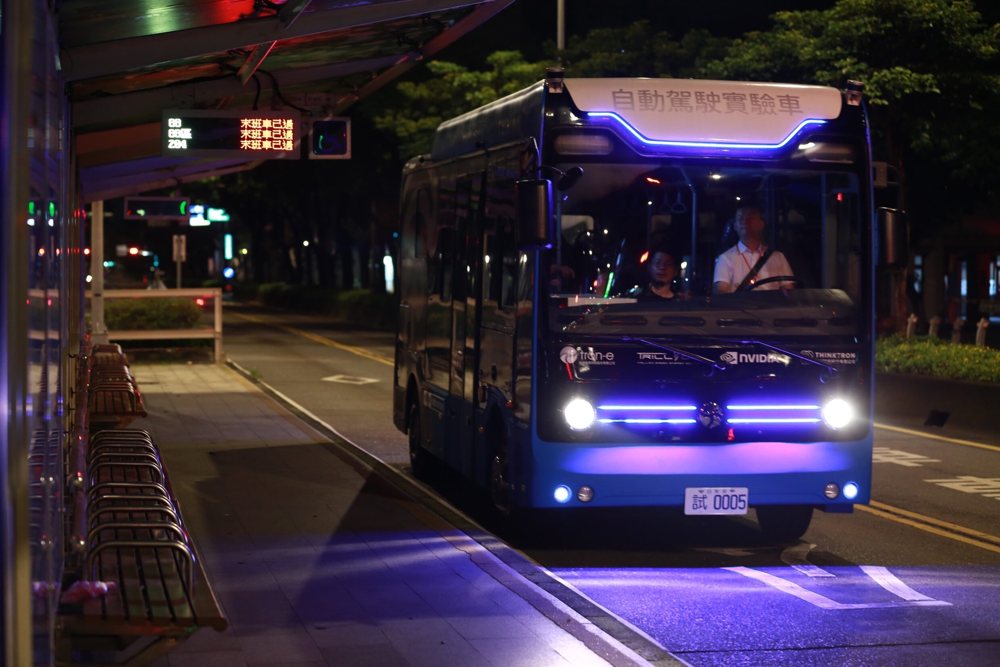 Turing Drive Xinyi Road autonomous bus